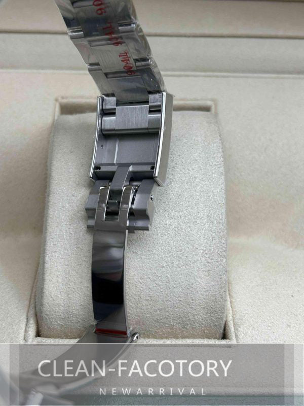 Explorer II 226570 40mm Clean Factory